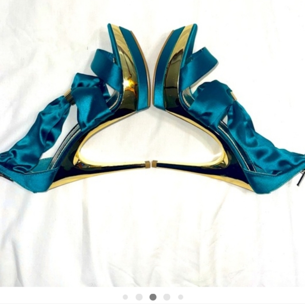 Brand New Without A Box Shic Satin Teal and Gold Women's Heels